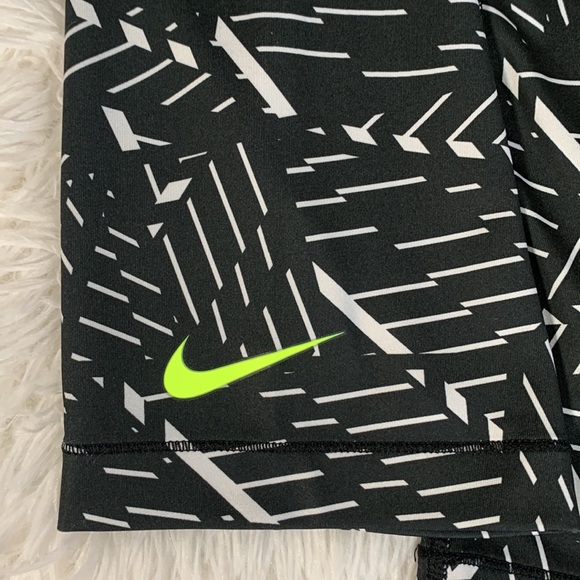 Nike Pro Black, White & Neon Green Geometric Print Cropped Leggings - Picture 6 of 8